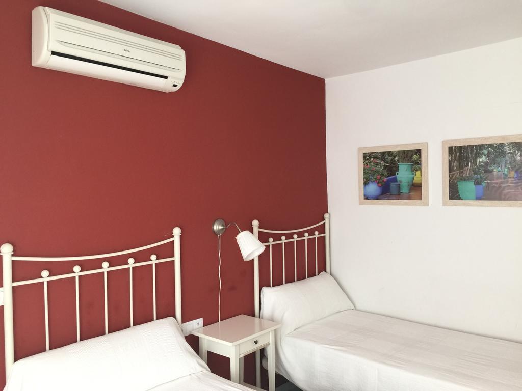 Hostal Monteluna Rociana Camera foto