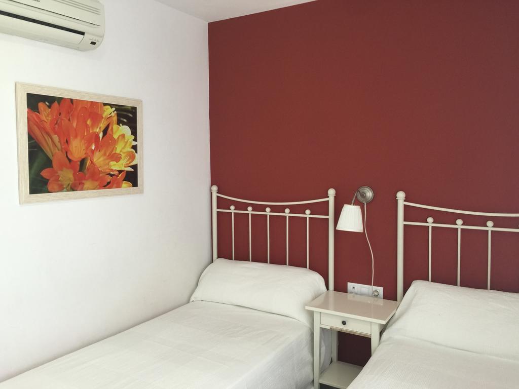 Hostal Monteluna Rociana Camera foto