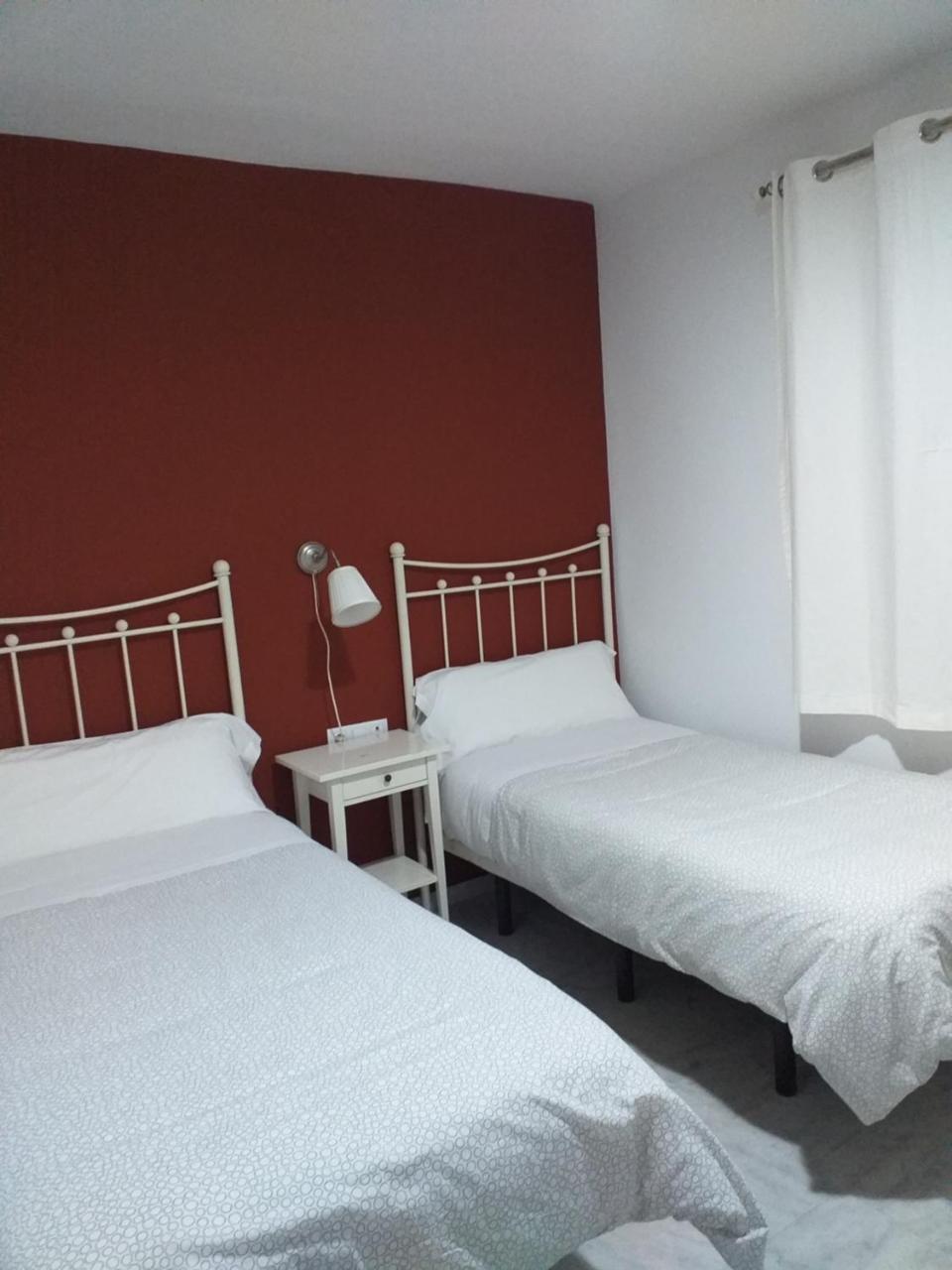 Hostal Monteluna Rociana Esterno foto