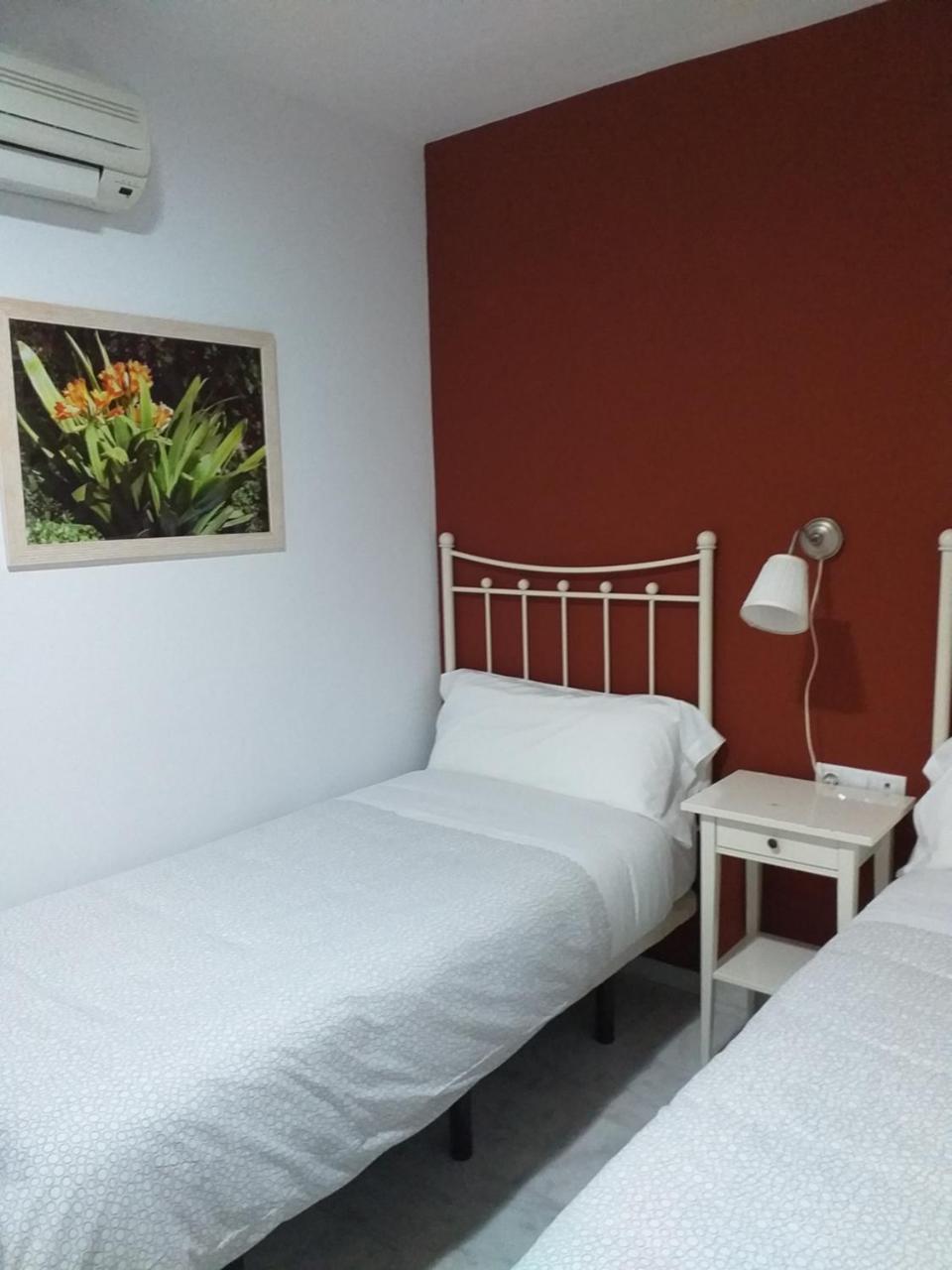 Hostal Monteluna Rociana Esterno foto